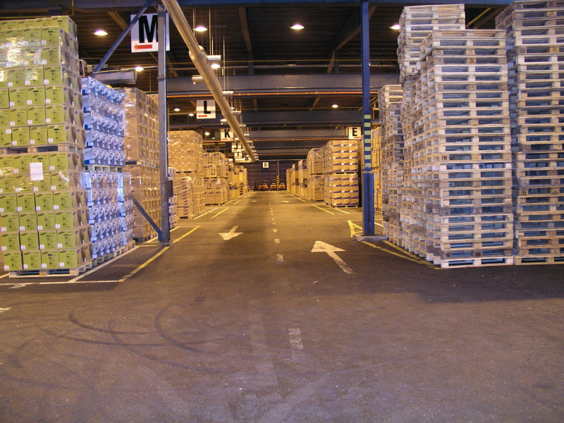 Ways To Improve Warehouse Efficiency and Reduce Costs