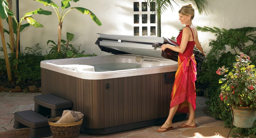 Explore 5 Reasons For Why You Need A Hot Tub Cover