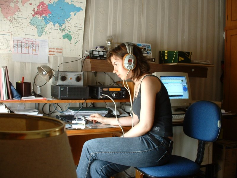 A Novice Radio Operator Conducting 2-method Communications
